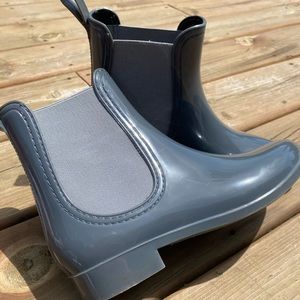 🤍Women’s Size 7 Charcoal Chelsea Rain Boots🤍